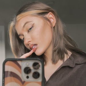 Meet your Posher, Alexis